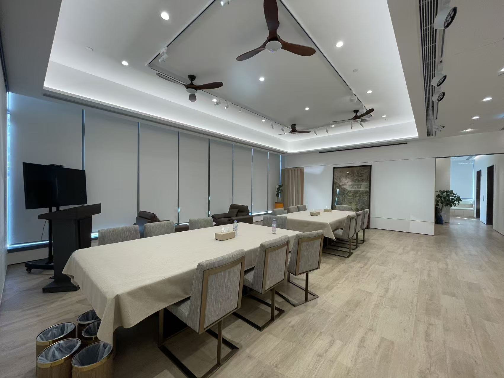 conference room 1.jpg