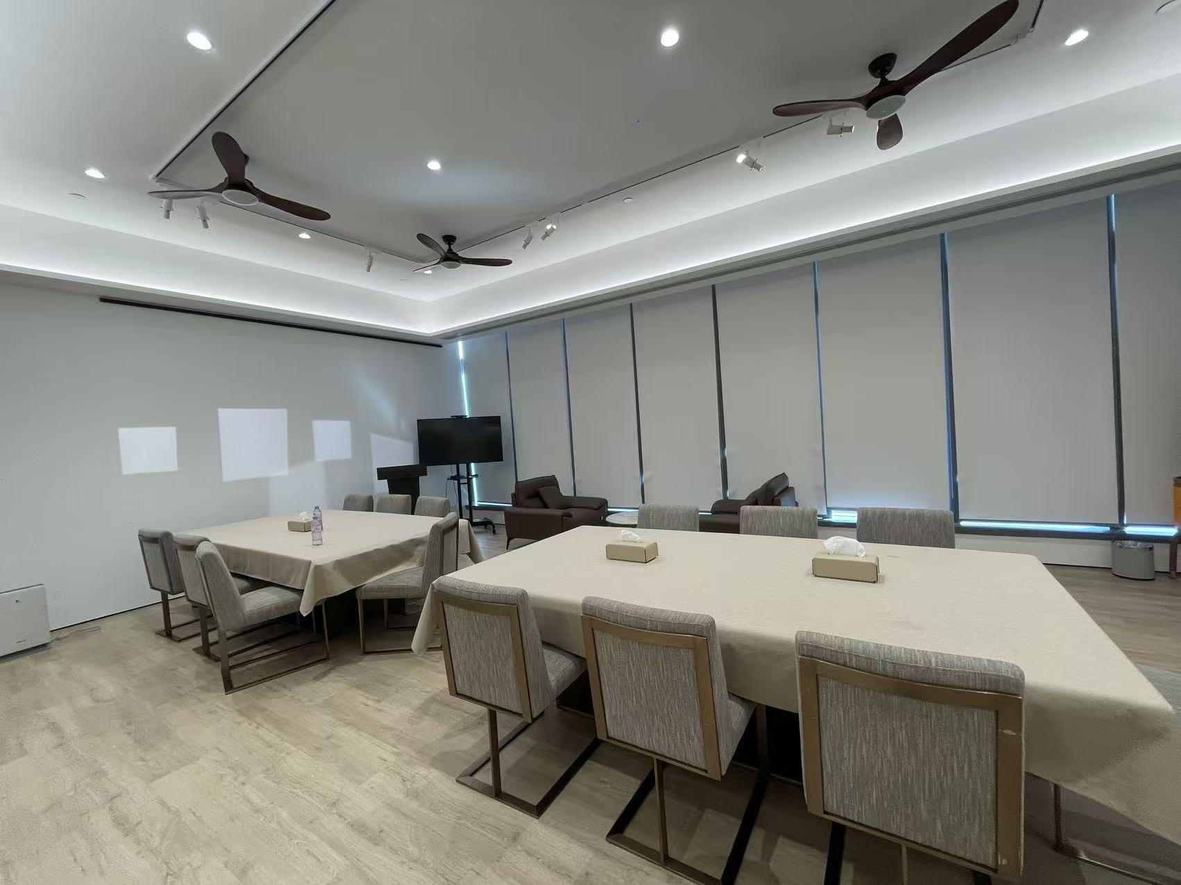conference room 2.jpg
